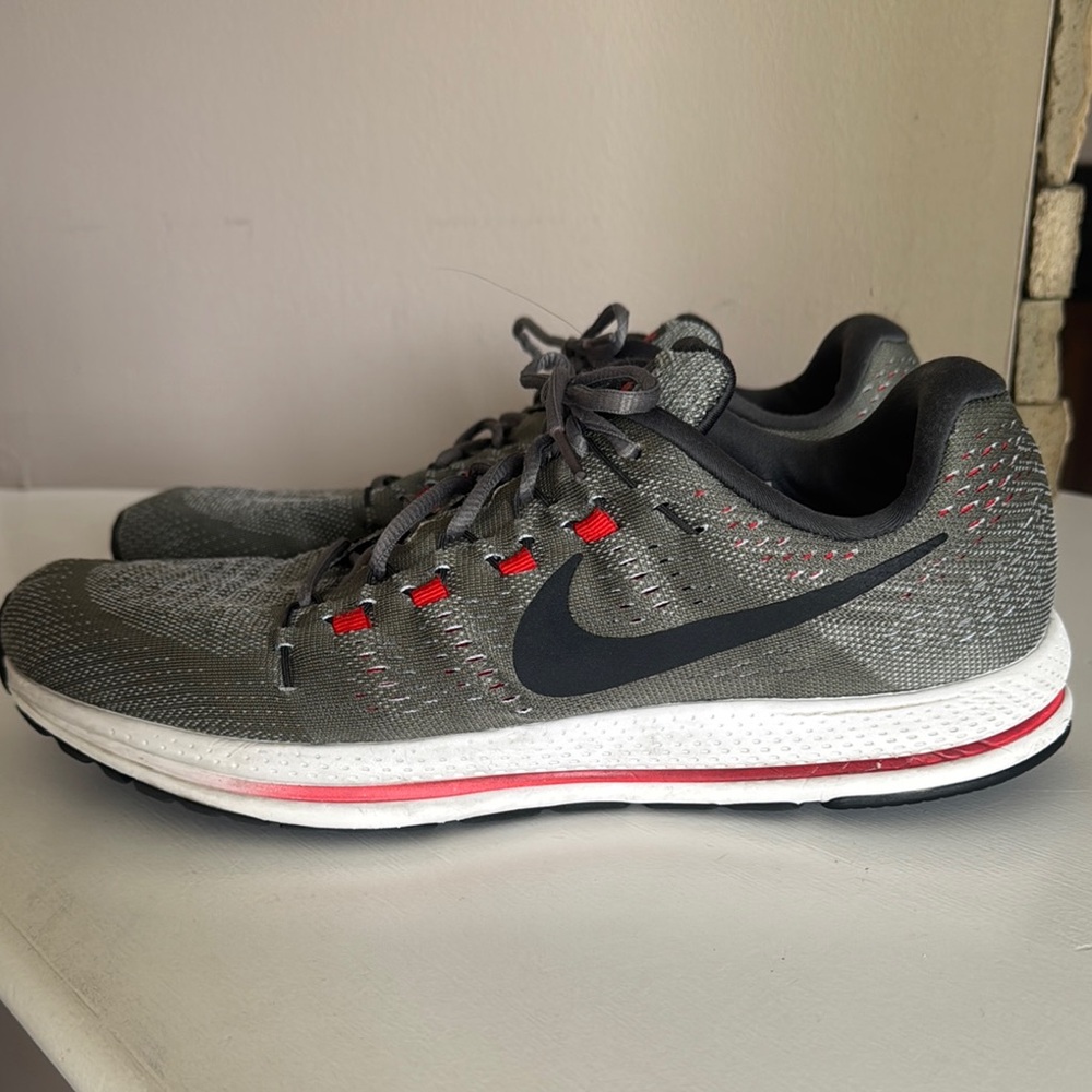 Nike Men's Gray and Red Running Shoes